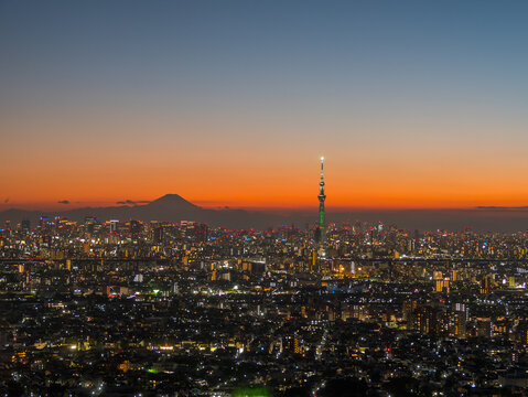 市川市の150m展望台からの東京都心、富士山、スカイツリーの夜景