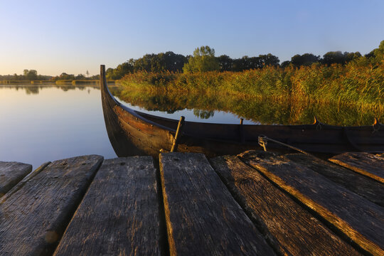 Wikinger Boot am Steg, Haithabu, Haddebyer Noor
