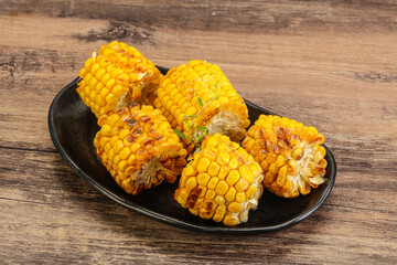 Grilled corn with oil and salt