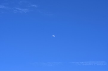 Fototapeta na wymiar lua e céu