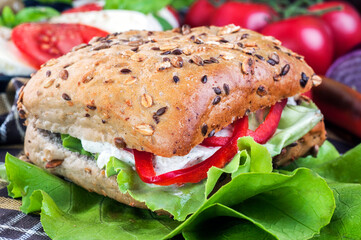 kanapka, jedzenie, sałata, ser, pomidor, posiłek, lunch, salada, bułeczki, przekąska, śniadanie, zdrowa, swiezy, przepyszny