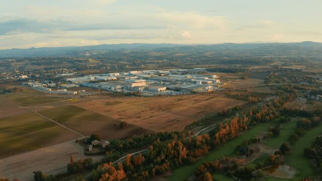 Industria vicino la campagna
