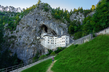 Fototapeta na wymiar predjama castle built into a mountain in the nature near to postojna cave
