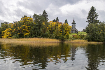 Fototapeta na wymiar Golden autumn on Ladoga, Karelia, former Finnish territory. Winding coast