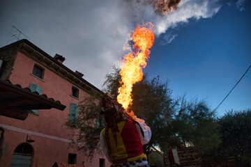A Jester performing fire breathing in Monzambano at Mercatus Medievalis 