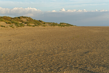 Dünen und Wolken am Strand von Baltrum