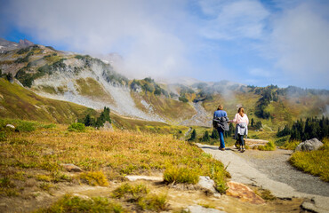 Obraz premium Couple hiking.