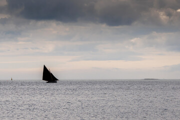 Fototapeta na wymiar Galway hooker type wooden sailing in Galway bay