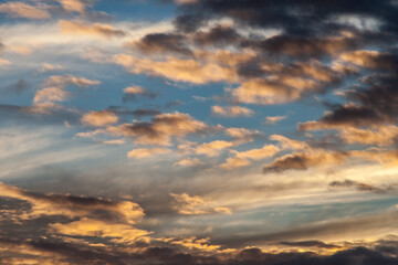 Allassac (Corrèze, France) - Coucher de soleil nuageux
