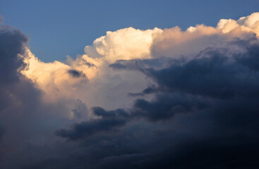 Fototapeta na wymiar sky at sunset with clouds 