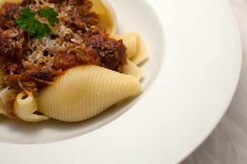 Conchiglioni mit Hackfleisch-Tomaten-Sauce Detail