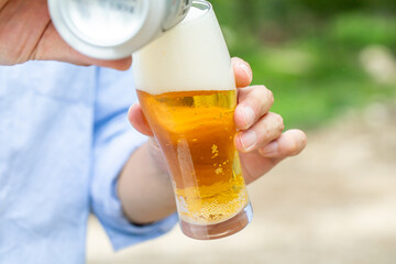 キャンプで飲むビール
バーベキューで飲むビール