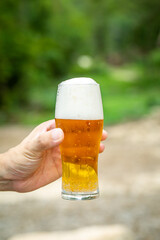 キャンプで飲むビール
バーベキューで飲むビール