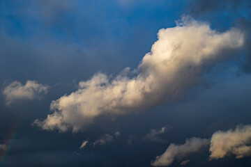 Fototapeta na wymiar sky with clouds in the city