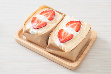 pancake sandwich strawberry fresh cream
