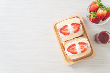 pancake sandwich strawberry fresh cream