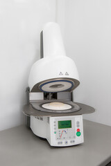 Kiln for firing and pressing ceramics used in dentistry