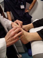 Obraz premium Podiatry and biomechanics class. Teacher teaches students the different techniques