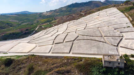fotografia aerea del cretto di burri in sicilia