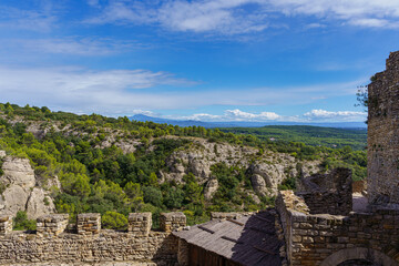 Fototapeta na wymiar Vue sur la plaine depuis une forteresse provençale