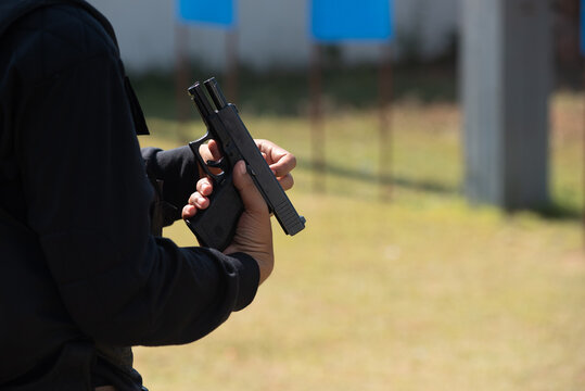Police train to shoot short guns