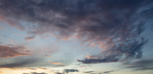 Naklejka premium Rain clouds in the sky at sunset