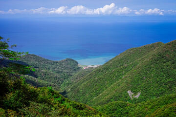 Obraz premium 弥彦山から青い日本海を一望（新潟県弥彦村）