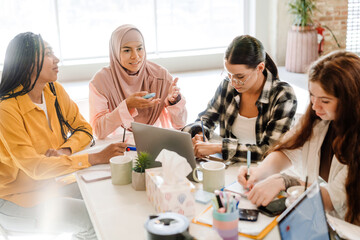 Fototapeta premium Multiracial young women discussing project during meeting