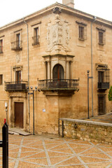 Edificio Antiuguo o Old Building en el pueblo de Plasencia, provincia de Caceres, comunidad autonoma de Extremadura, pais de España o Spain