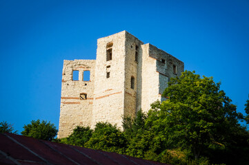 Fototapeta premium Ruins of a castle in Kazimierz Dolny, Poland