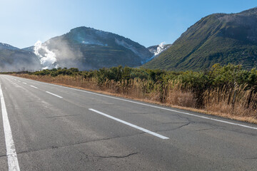 Der vulkanische Berg Iozan im Kawakami Distrikt, Teshikaga auf Hokkaido in Japan