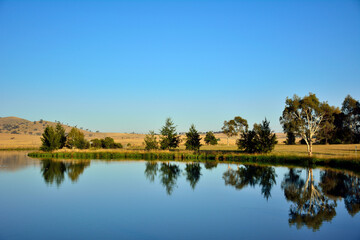 Fototapeta na wymiar Canberra Lake