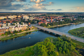Fototapeta na wymiar Beautiful scenery of Malbork city over the Nogat river, Poland