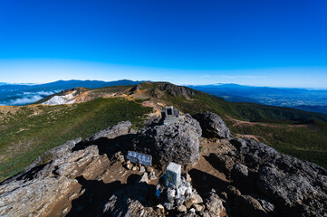 Fototapeta na wymiar 安達太良山山頂から見る景色