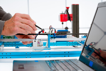 Precision instrument for photo-optical research in the laboratory of quantum physics