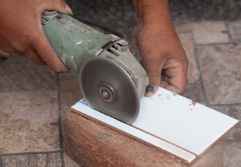 Craftsman cutting ceramics using a cutting machine