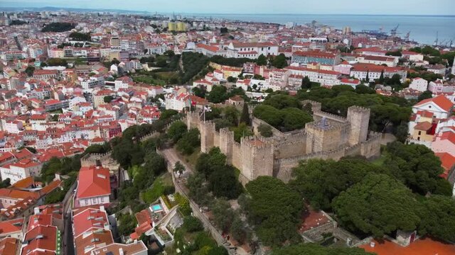 Lisboa - Alfama e Mouraria - vista a&eacute;rea do Rossio e Morro do Castelo de S.Jorge