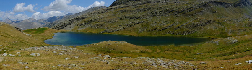 Fototapeta na wymiar Lac du Lauzanier - Larche 04