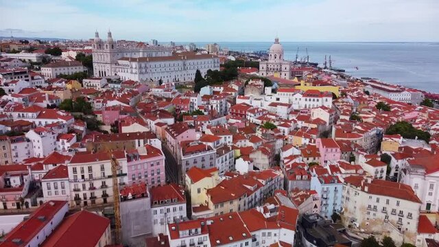 Lisboa - Alfama - Vista aerea do Bairro de Alfama passando por S&atilde;o Vicente de Fora at&eacute; Santa Ingr&aacute;cia