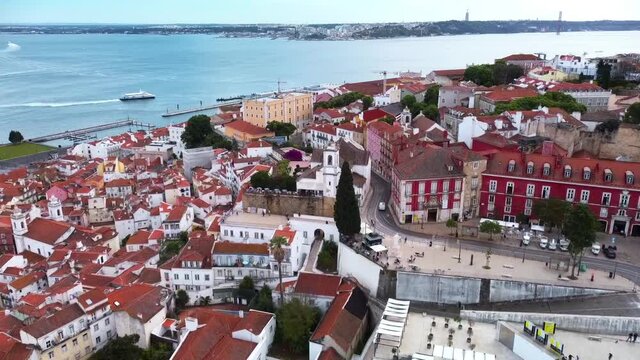Lisboa - Bairro de Alfama, Miradouro de Portas do Sol, Miradouro de Santa Luzia e Igreja de S&atilde;o Miguel