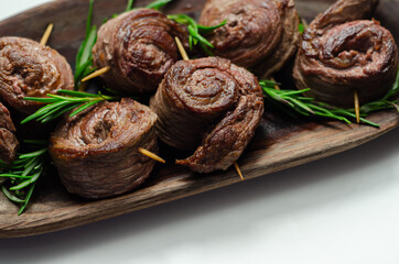 Juicy beef, fried and cooked in the shape of a rose, creatively served meat