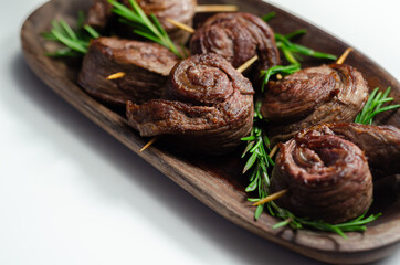 Juicy beef, fried and cooked in the shape of a rose, creatively served meat