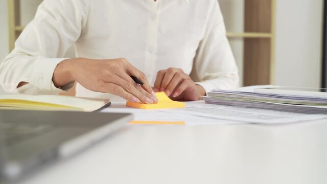 Startup business discussing in the office. business people working together.&nbsp;Startup Meeting Ideas communication concept
