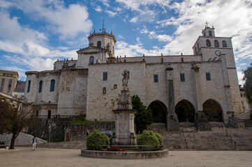 Fototapeta premium Catedral e Iglesia del Cristo en Santander, Cantabria, España
