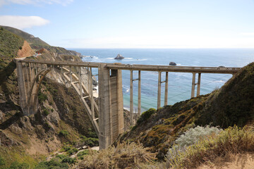 Fototapeta na wymiar Bixby Creek Bridge (USA / Küstenstraße Kalifornien nach San Francisco; Monterey)