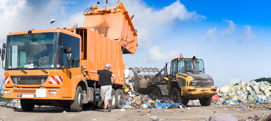 garbage truck unloading
