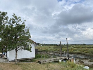 Cabane de pêcheur et son ponton