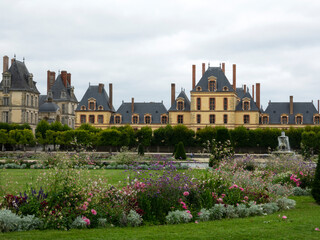 Fototapeta na wymiar Parc et jardin du Château de Fontainebleau