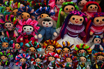 Fototapeta na wymiar Mexican colorfull dolls