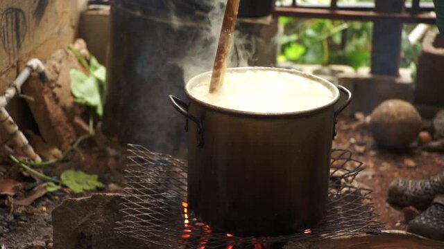 Cocinando con le&ntilde;a